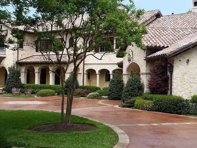 Stamped concrete patio with an ashlar slate pattern
